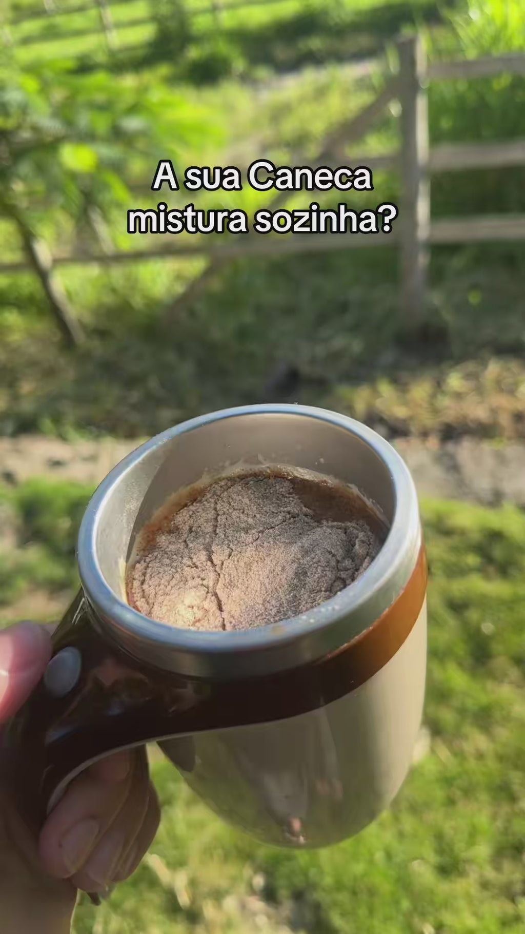 Caneca Elétrica AutoMix Pro™ – Mistura Café, Leite e Shakes Sozinha